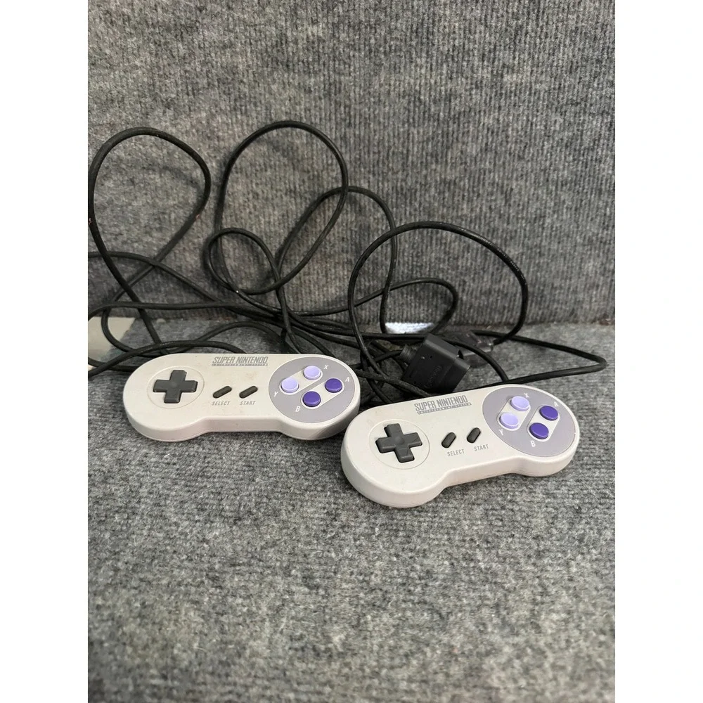 Nintendo Super NES SNES Console Bundle 2 Controllers AC Adapter RF Switch Bag